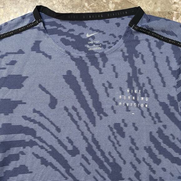 Nike Running Division Shirt Mens Medium Blue Camo Rise 365 Textured Gym DM4636 - Picture 1 of 9